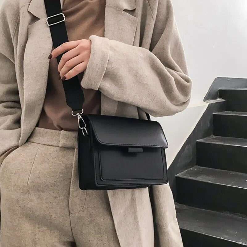 Vintage Crossbody Bag | Faux Leather | Compact and Timeless